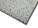 Lamina hierro negro antideslizante 3 mm (1/8") x 1.22 x 2.44 metros