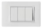 Interruptor triple 15A 120V con luz piloto blanco Luzica Bticino PU5300L